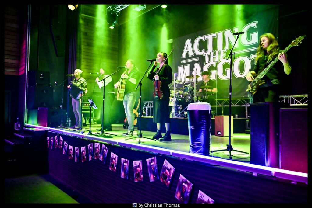 Iers theater Acting the Maggot